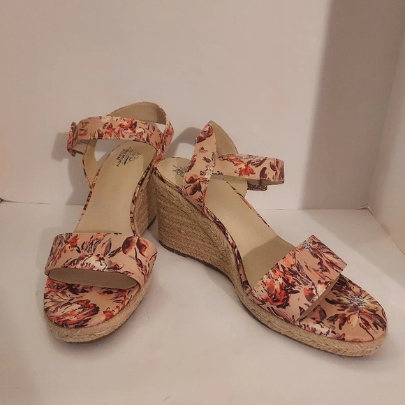 Lifestride Velocity with Memory Foam Floral Blush Tango Wedges in Size 11 - Picture 2 of 11